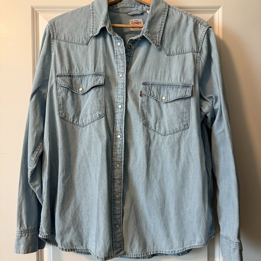 Classic Levi's Western Style Denim Button Down Size XL wiht Pearl Snaps